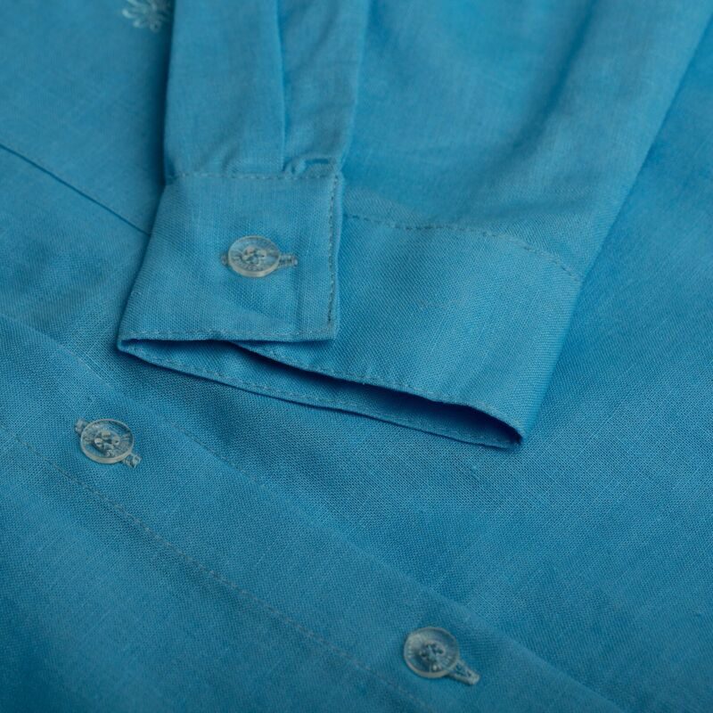 Женская рубашка из конопли небесно-голубого цвета